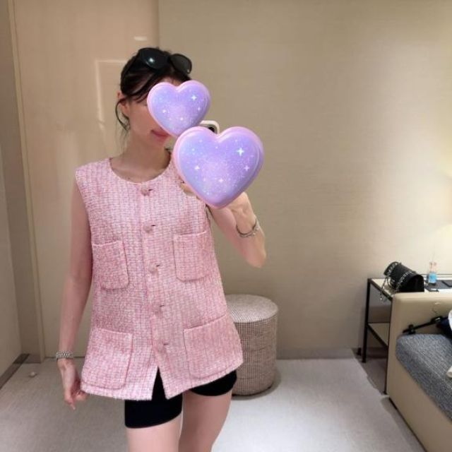 『秘密倶楽部 凛 TOKYO』錦糸町デリヘル 待ち合わせ型 人妻デリバリーヘルスめぐみさんの写メ【試着室】