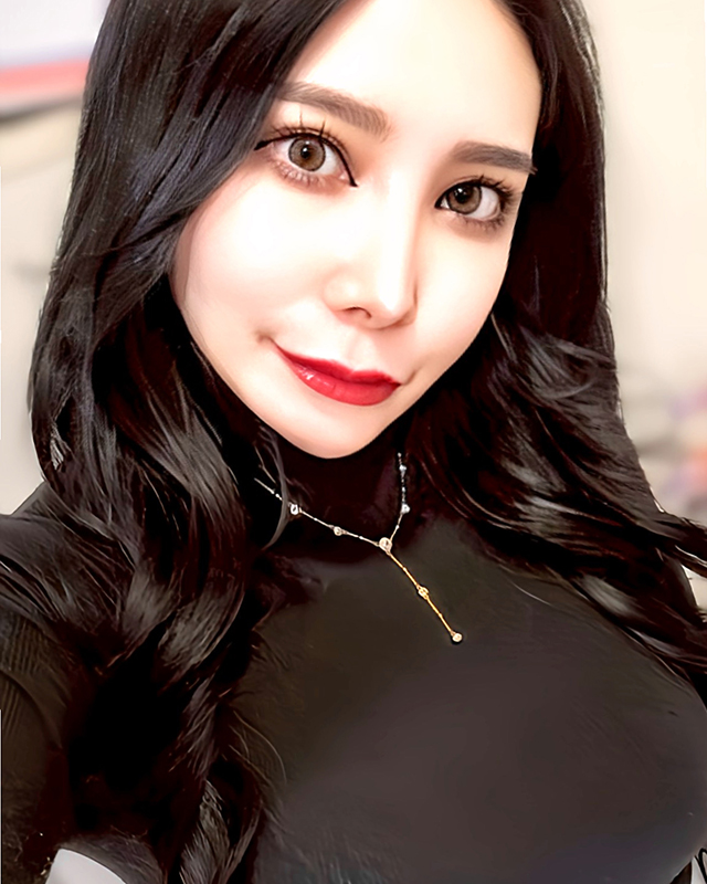 『秘密倶楽部 凛 TOKYO』錦糸町デリヘル 待ち合わせ型 人妻デリバリーヘルスモデル愛梨さんのプロフィール写真2