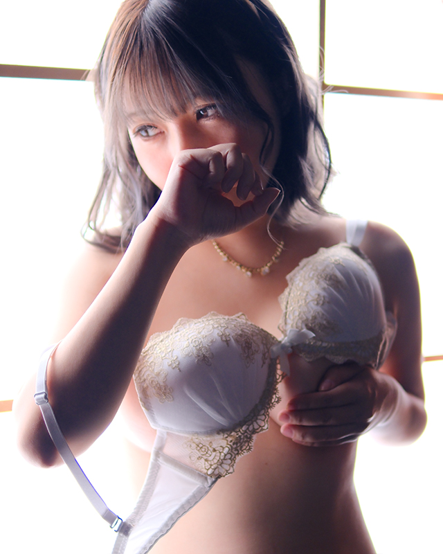 『秘密倶楽部 凛 TOKYO』錦糸町デリヘル 待ち合わせ型 人妻デリバリーヘルスいずみさんのプロフィール写真5